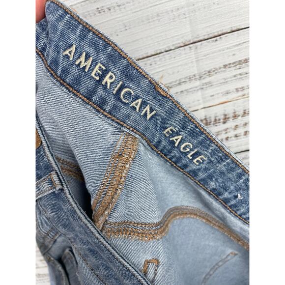 American Eagle Mom Jean Light Wash 20 Long Distressed Stretch Relaxed High Rise - Picture 3 of 8